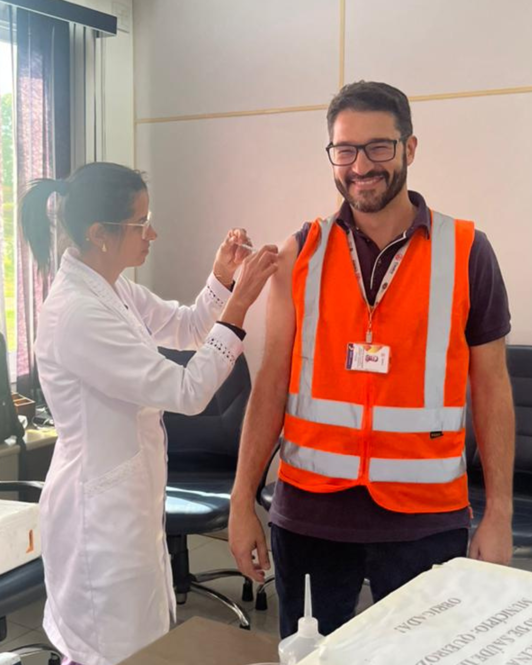 Vacinação contra a Gripe exclusiva para colaboradores é realizada na unidade de Queiroz